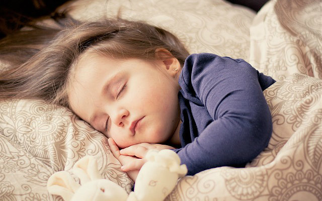Toddler sleeping tips for daylight savings time changes